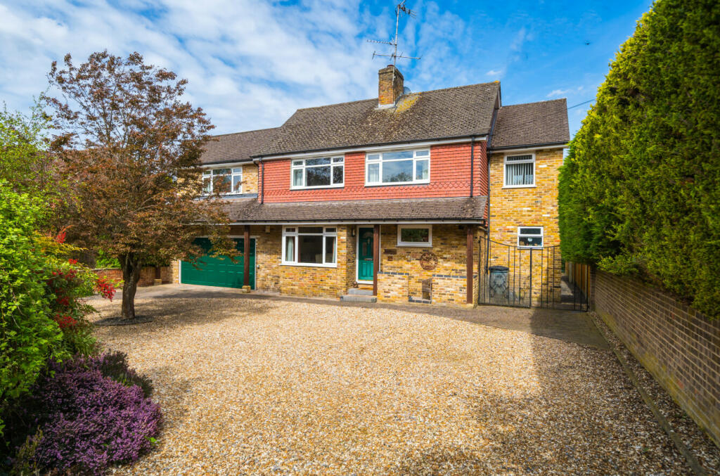 5 bedroom detached house for sale in Brackendale Close, Camberley, GU15