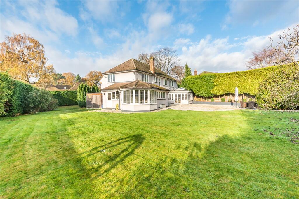 4 bedroom detached house for sale in Linkway, Camberley, Surrey, GU15