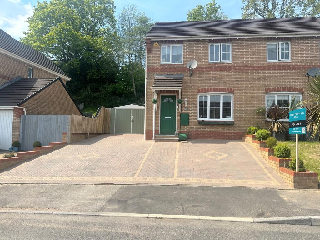 3 bedroom semidetached house for sale in Rosemead, Greenmeadow