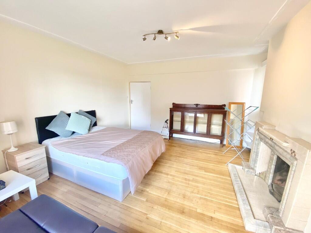 4 bedroom link detached house