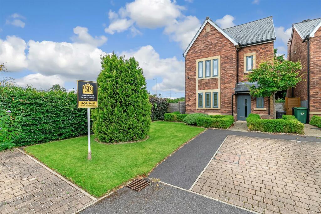 4 bedroom detached house for sale in Middleton Court, Otley, LS21
