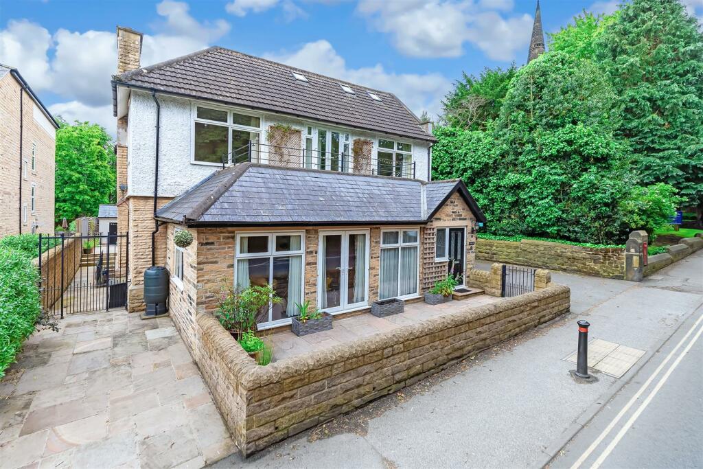 3 bedroom apartment for sale in Brooklands Court, Otley, LS21