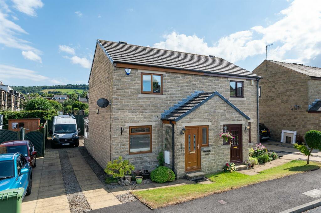 2 bedroom semi-detached house for sale in Wharfedale Court, Otley, LS21