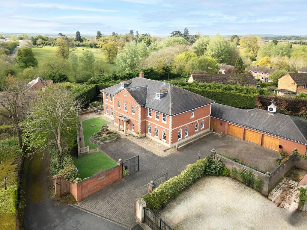 6 bedroom detached house for sale in Shepherds Place, CV35