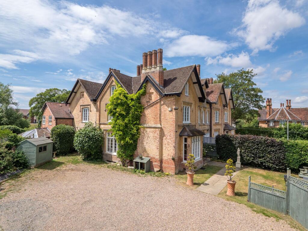 Main image of property: Bishopton Lane, Bishopton, CV37