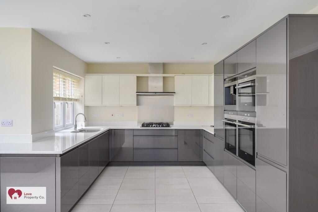 Additional property image - Copper Beech Close, Dorridge, Solihull, B93 8FF
