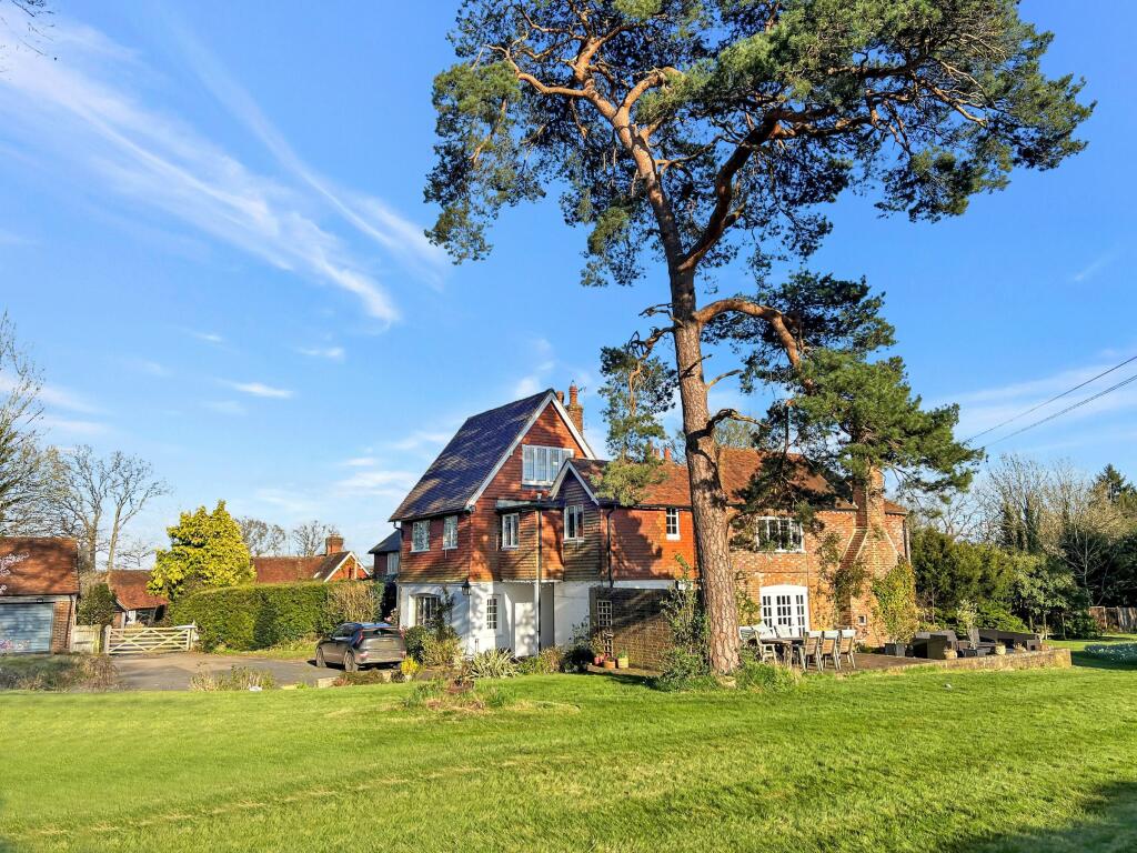 6 bedroom detached house for sale in Friendly Green, Cowden, Edenbridge