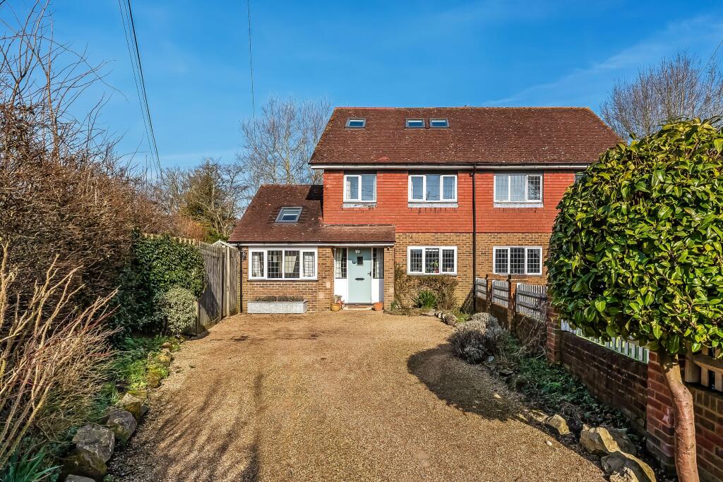 Main image of property: The Mead, Priors Way, Edenbridge