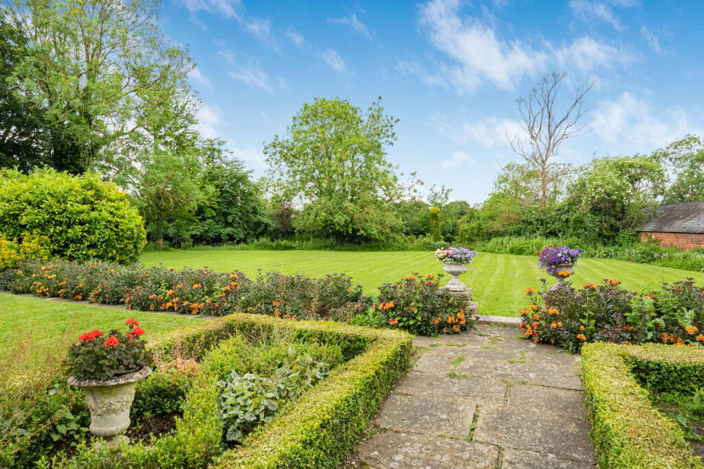 Additional property image - Campions, Old Harlow, CM17