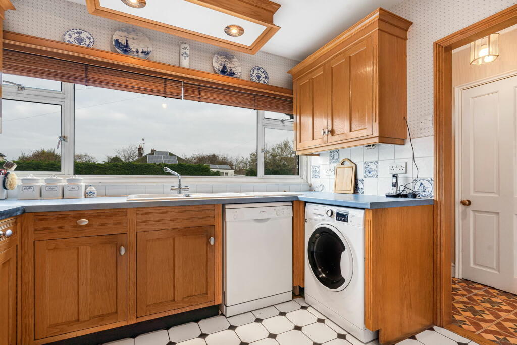 Additional property image - Sheering Mill Lane, Sawbridgeworth, CM21