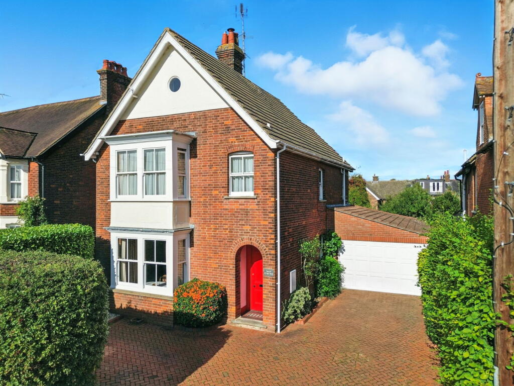 Main image of property: High Street, Dunmow, CM6 1AF