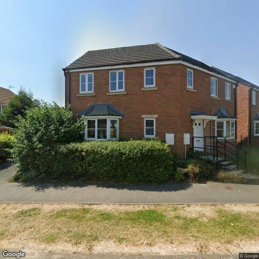3 bedroom detached house for rent in Whinmoor Way, Leeds, LS14