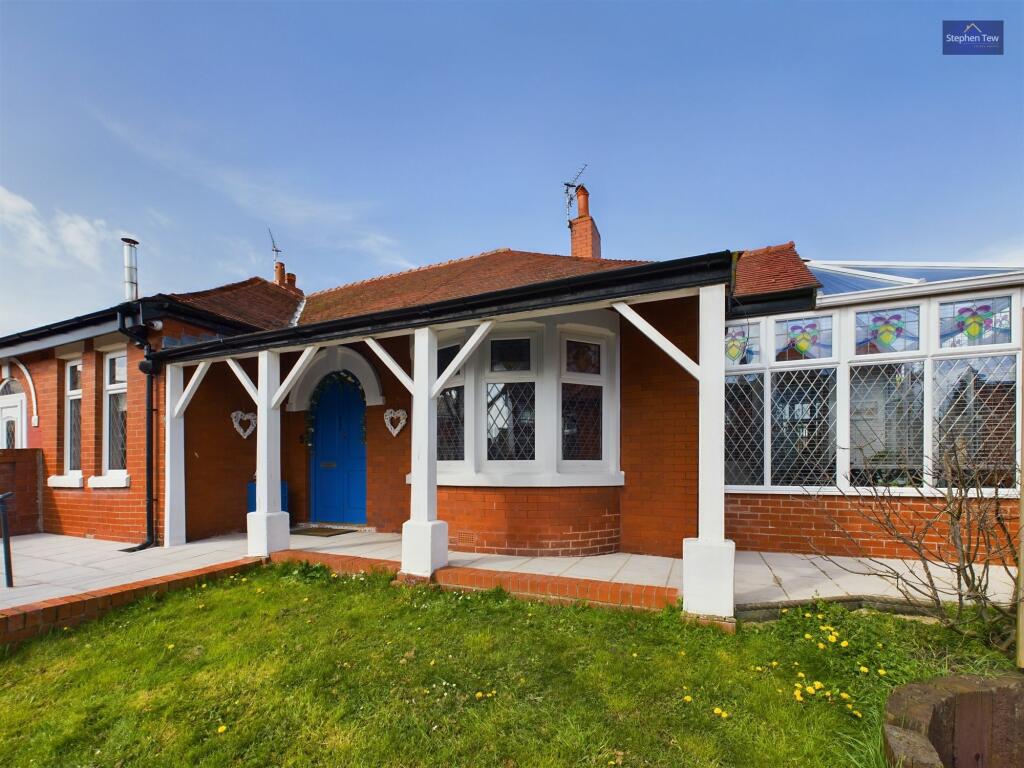 4 bedroom semidetached house for sale in Gloucester Avenue, Blackpool, FY1