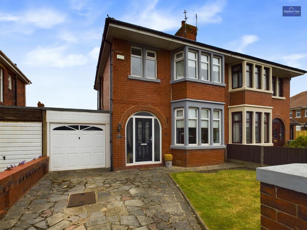 3 bedroom semidetached house for sale in Longridge Avenue, Blackpool, FY4