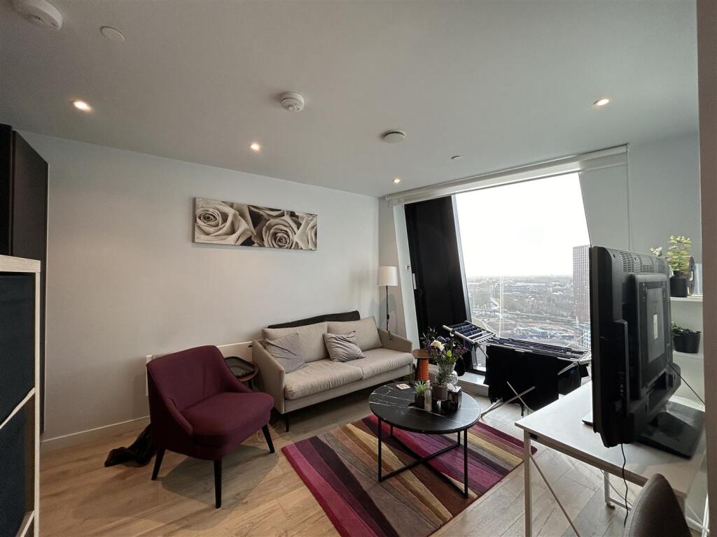 Main image of property: Axis Tower, 9 Whitworth Street, Deansgate, Manchester
