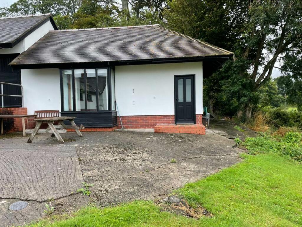 Commercial property for rent in Wenvoe, Vale of Wales, CF5