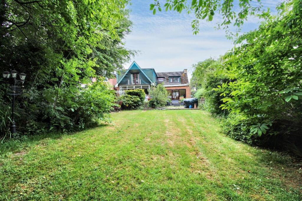 Main image of property: Cliff Avon, High Street, Barford, Warwick