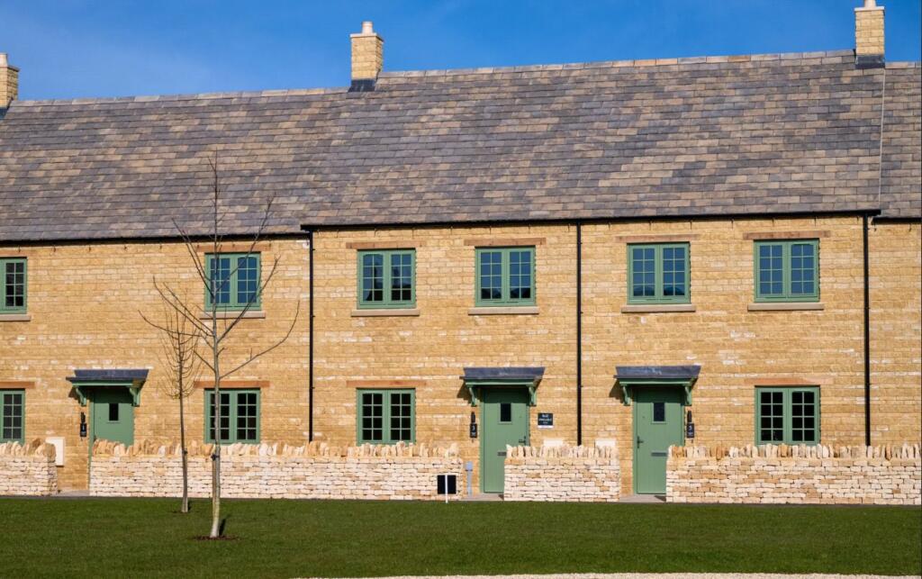 Main image of property: 32 Ellenbrook, Stow Road, Moreton-In-Marsh, Gloucestershire, GL56