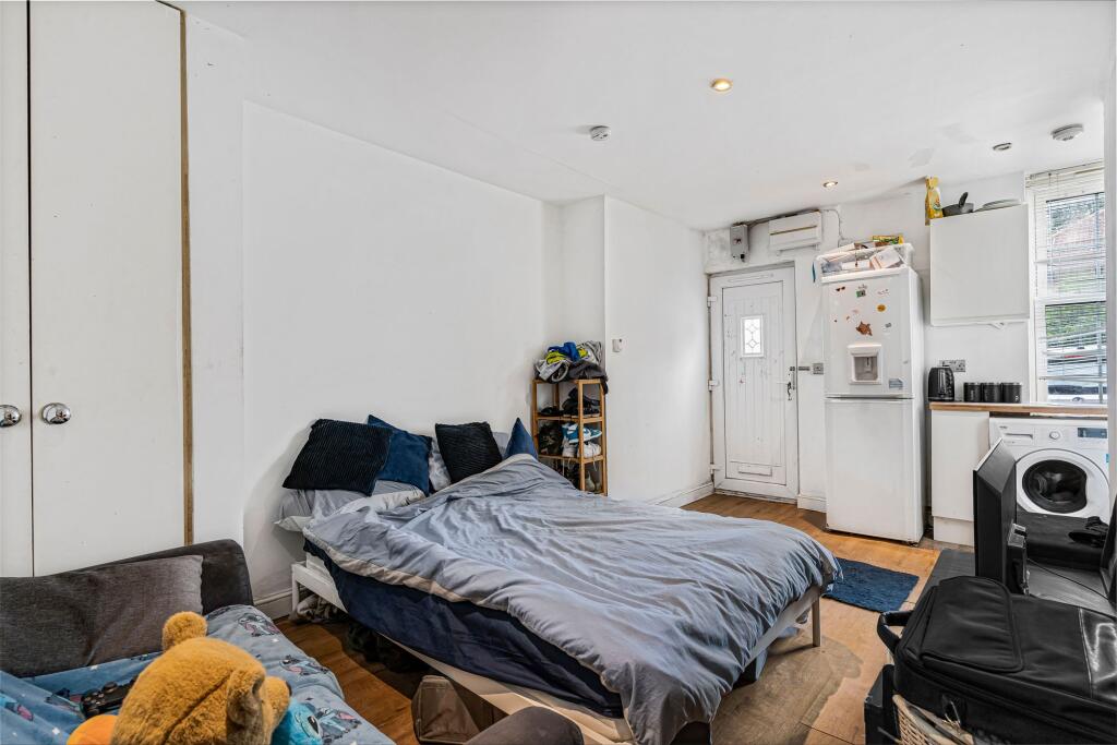 Main image of property: Framlingham Crescent, London, SE9