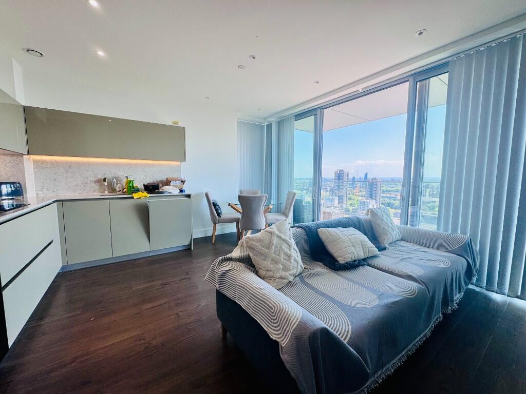 Main image of property: 30 Piazza Walk, London, E1