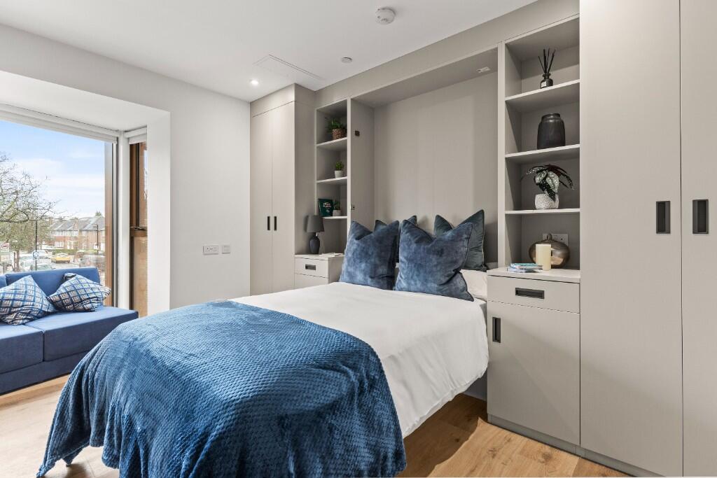 Main image of property: Hanger Lane, London, W5