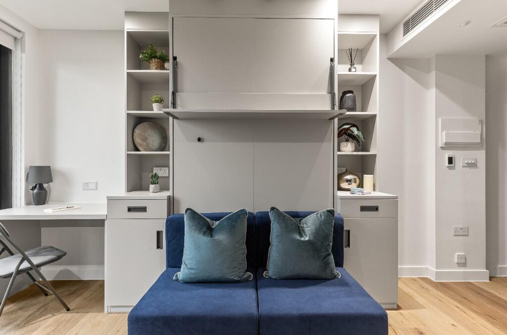 Main image of property: Hanger Lane, London, W5