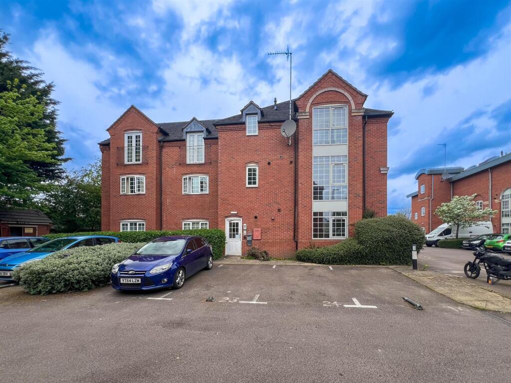 Main image of property: 29 Caxton Court, Burton DE14 3SH