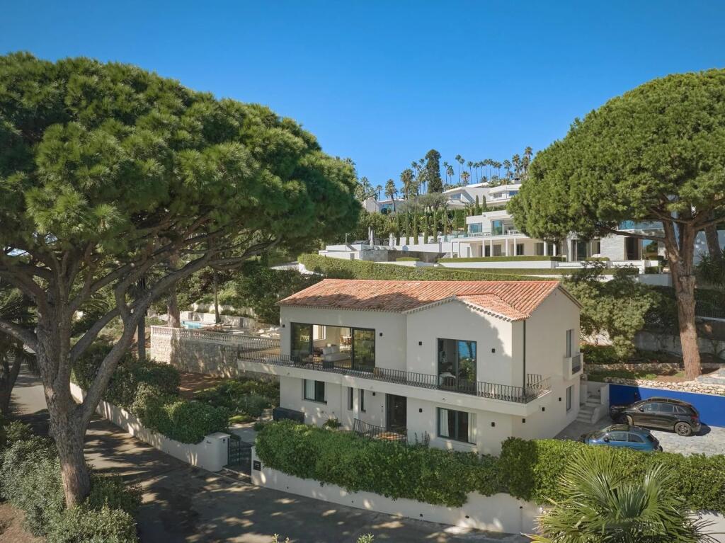 Main image of property: Provence-Alps-Cote d`Azur, Alpes-Maritimes, Cannes