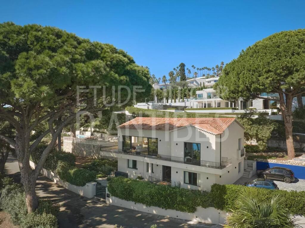 Main image of property: Provence-Alps-Cote d`Azur, Alpes-Maritimes, Cannes