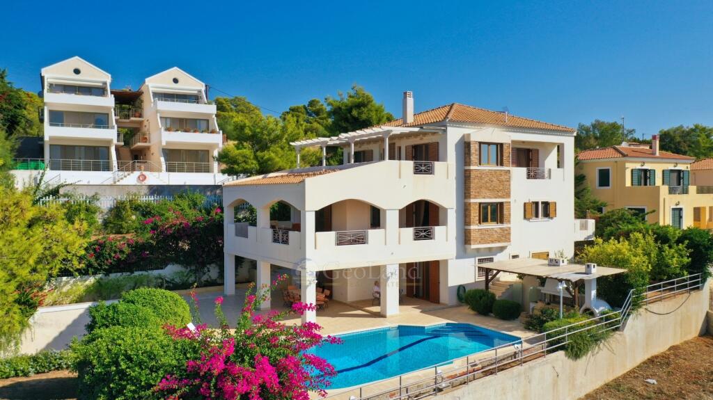 Villa for sale in Peloponnese, Argolis...