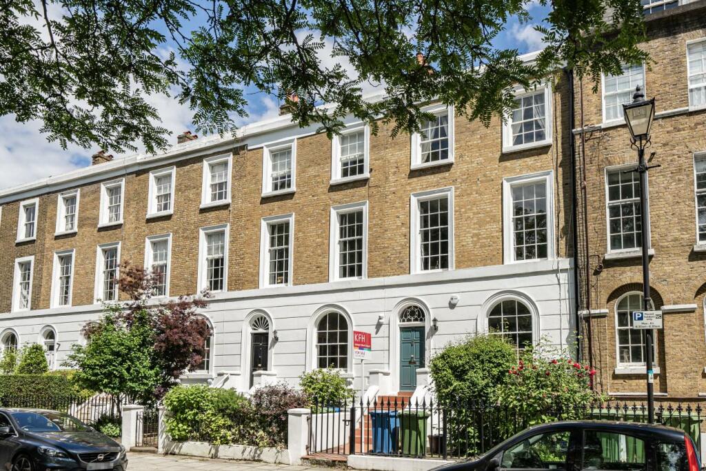 4 bedroom terraced house for sale in Addington Square, Camberwell, SE5