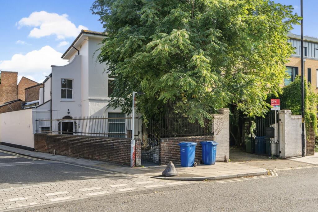 Main image of property: Southampton Way, London, SE5
