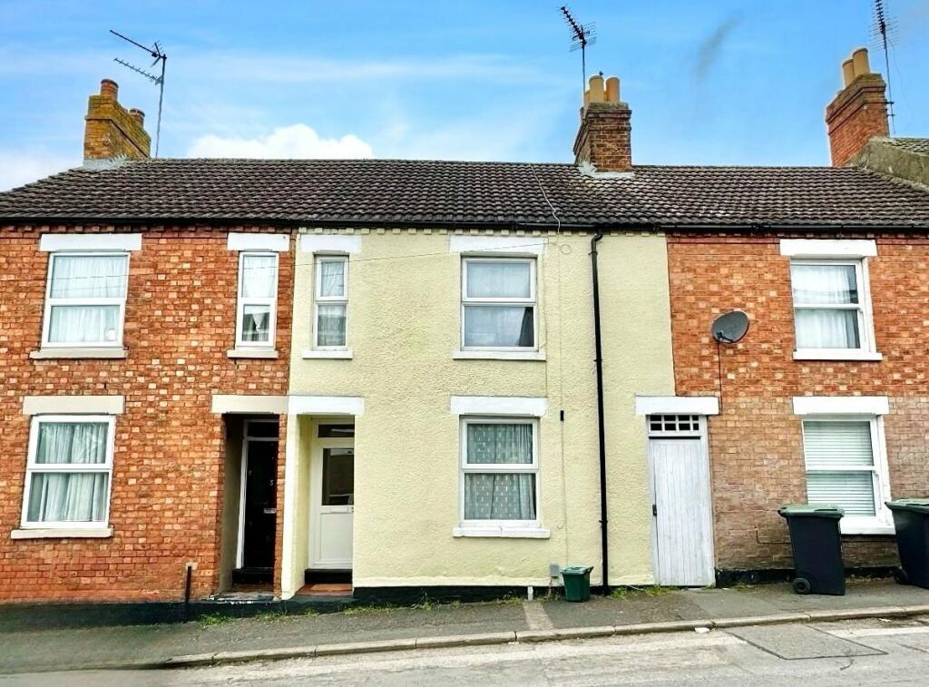 3 bedroom terraced house for sale in Thrift Street, Higham Ferrers, NN10