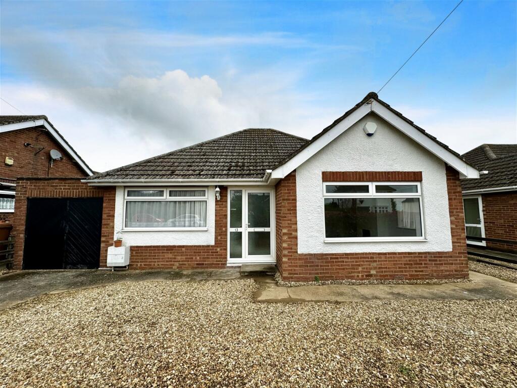 2 bedroom detached bungalow for sale in Hookhams Path, Wollaston, NN29