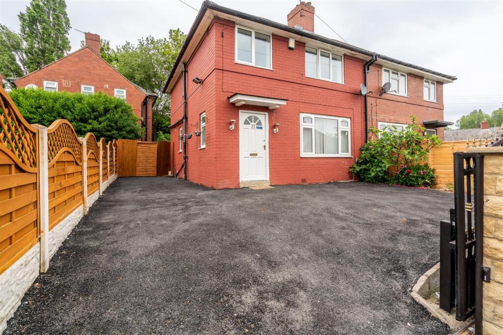 Main image of property: Lea Farm Grove, Leeds