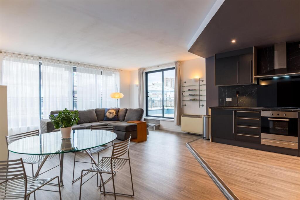 Main image of property: Penthouse, South Parade, Leeds