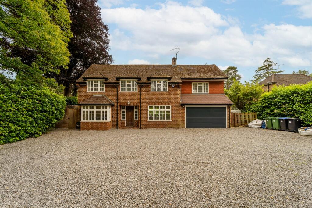 4 bedroom detached house for sale in Old Woking Road, Pyrford, GU22