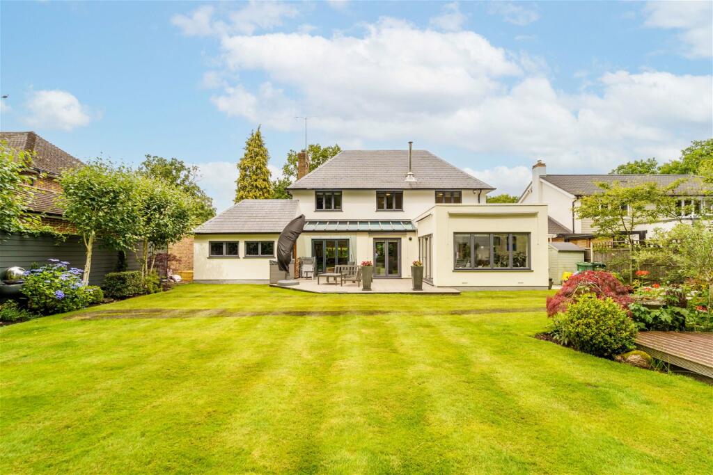 4 bedroom detached house for sale in Dartnell Park Road, West Byfleet, KT14