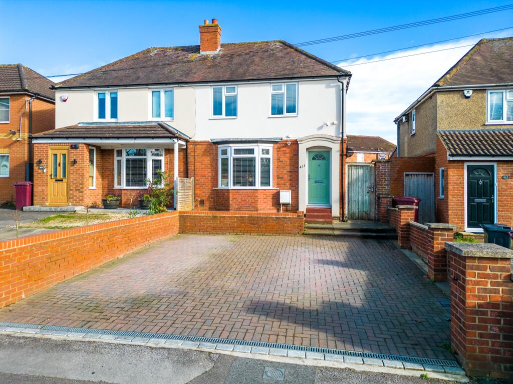 2 bedroom semidetached house for sale in Basingstoke Road, Reading