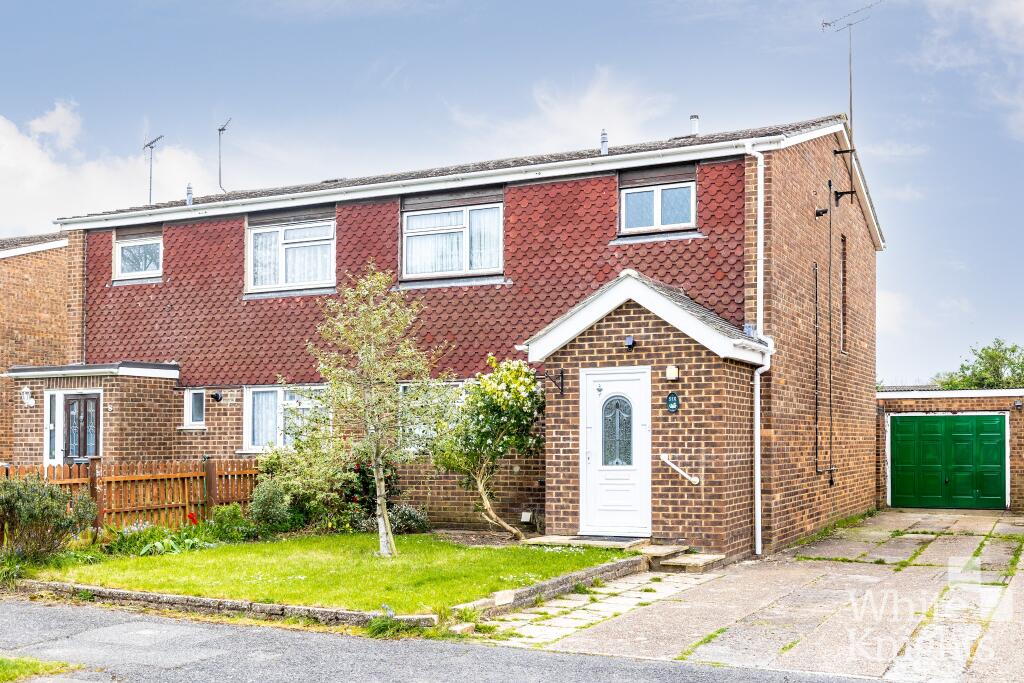 3 bedroom semi-detached house for sale in Cypress Road, Woodley, Reading, RG5 4BD, RG5