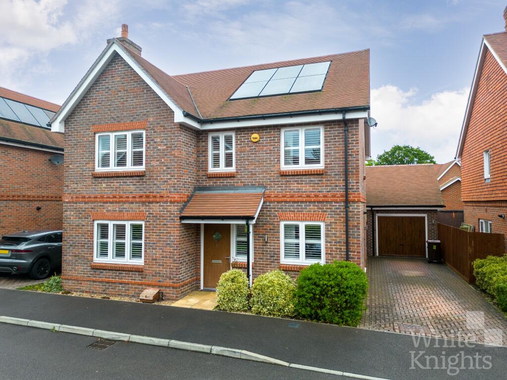 4 bedroom detached house for sale in Monitor Way, Woodley, Reading, RG5 4BF, RG5