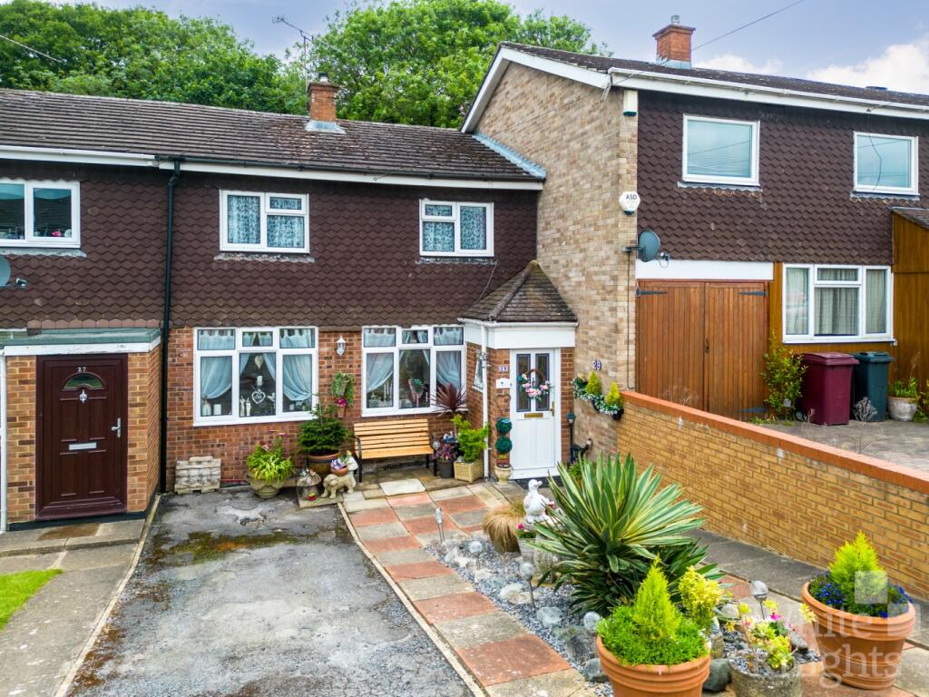 3 bedroom terraced house for sale in Ogmore Close, Tilehurst, Reading