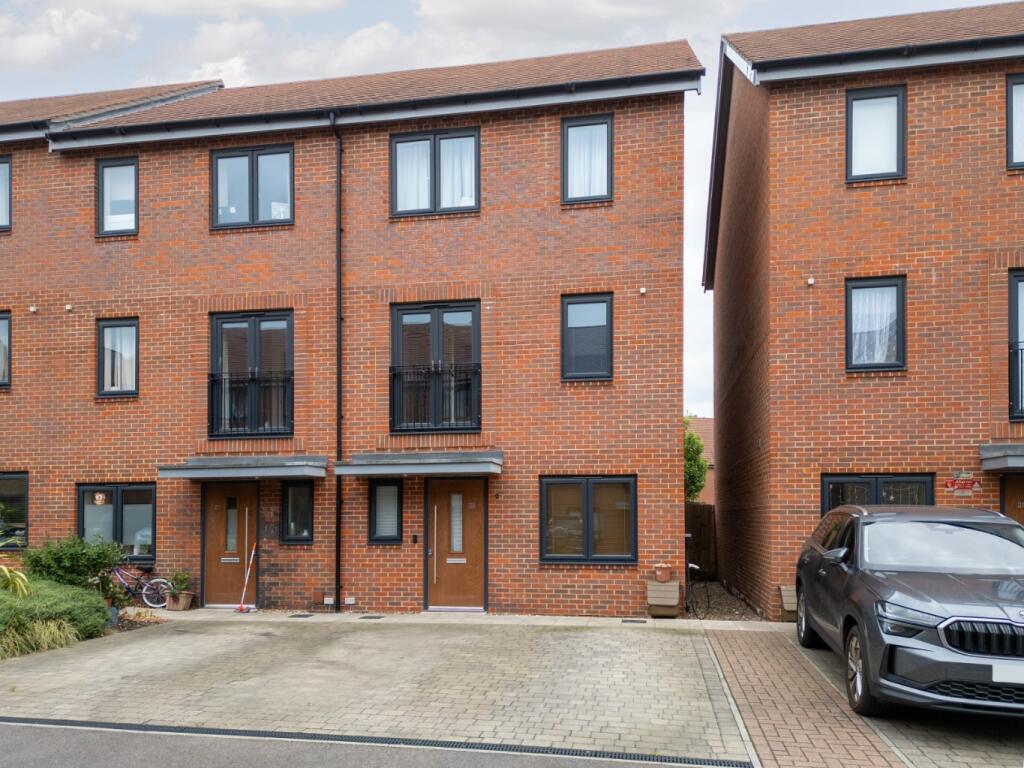 Main image of property: Tidman Road, Reading, Berkshire, RG2 0DB