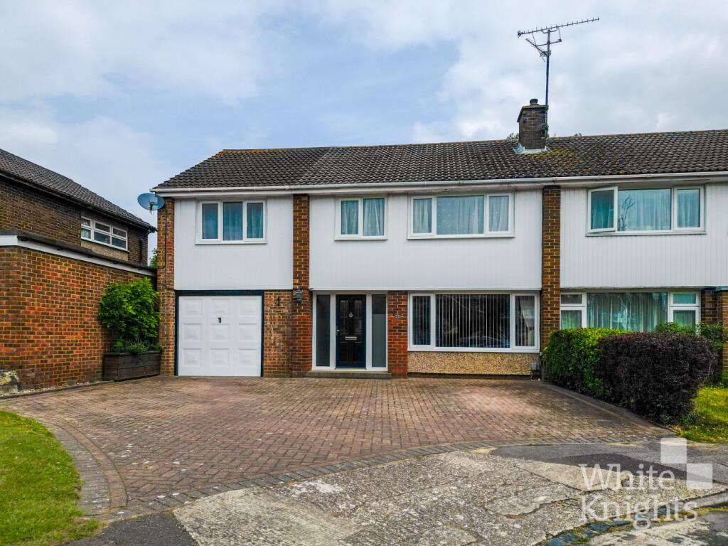 Main image of property: Caldbeck Drive, Woodley, Reading, Berkshire, RG5 4LA