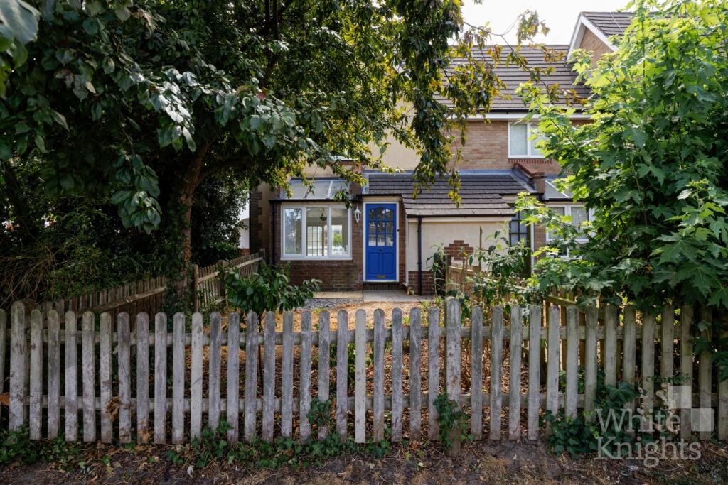 Main image of property: Headley Road East, Woodley, Reading, Berkshire, RG5 4SJ