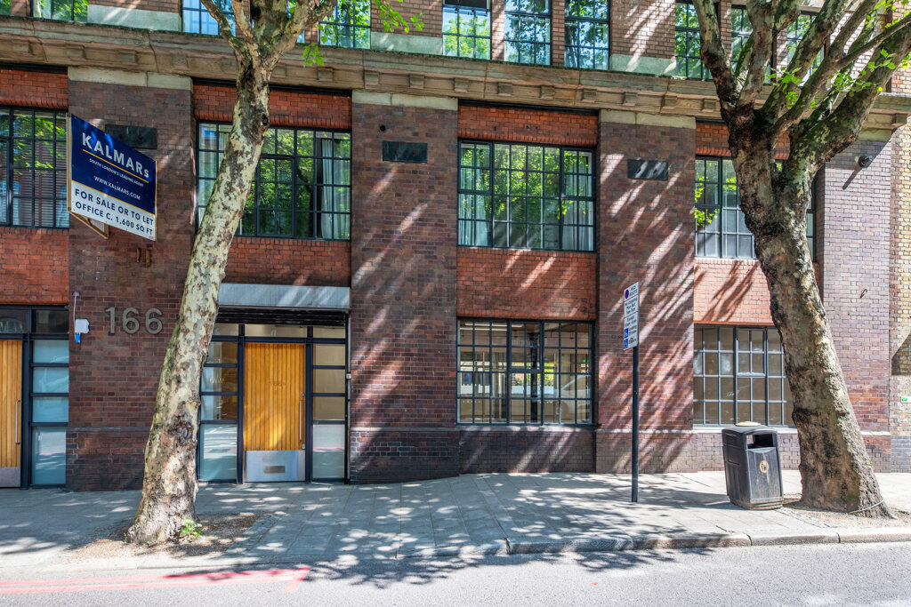 Main image of property: 166B Tower Bridge Road, London, SE1 3LZ