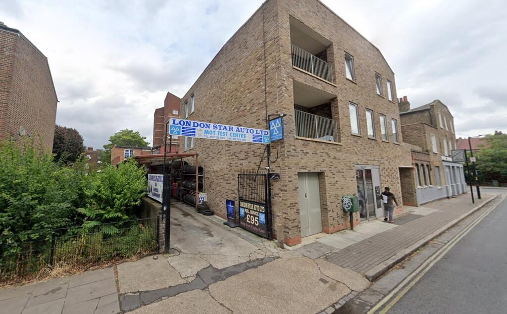 Main image of property: 2A Denmark Road, London, SE5 9EW