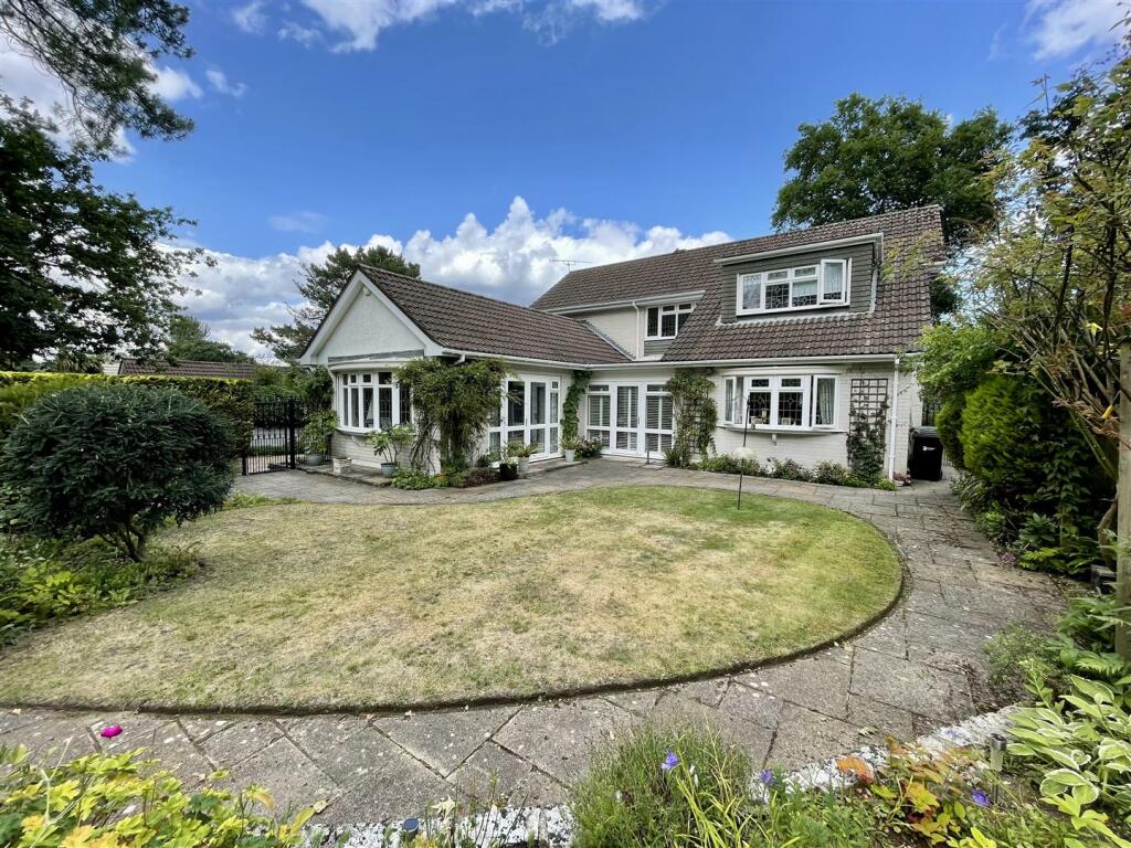 4 bedroom detached house for sale in Pinewood Road, Ferndown, BH22
