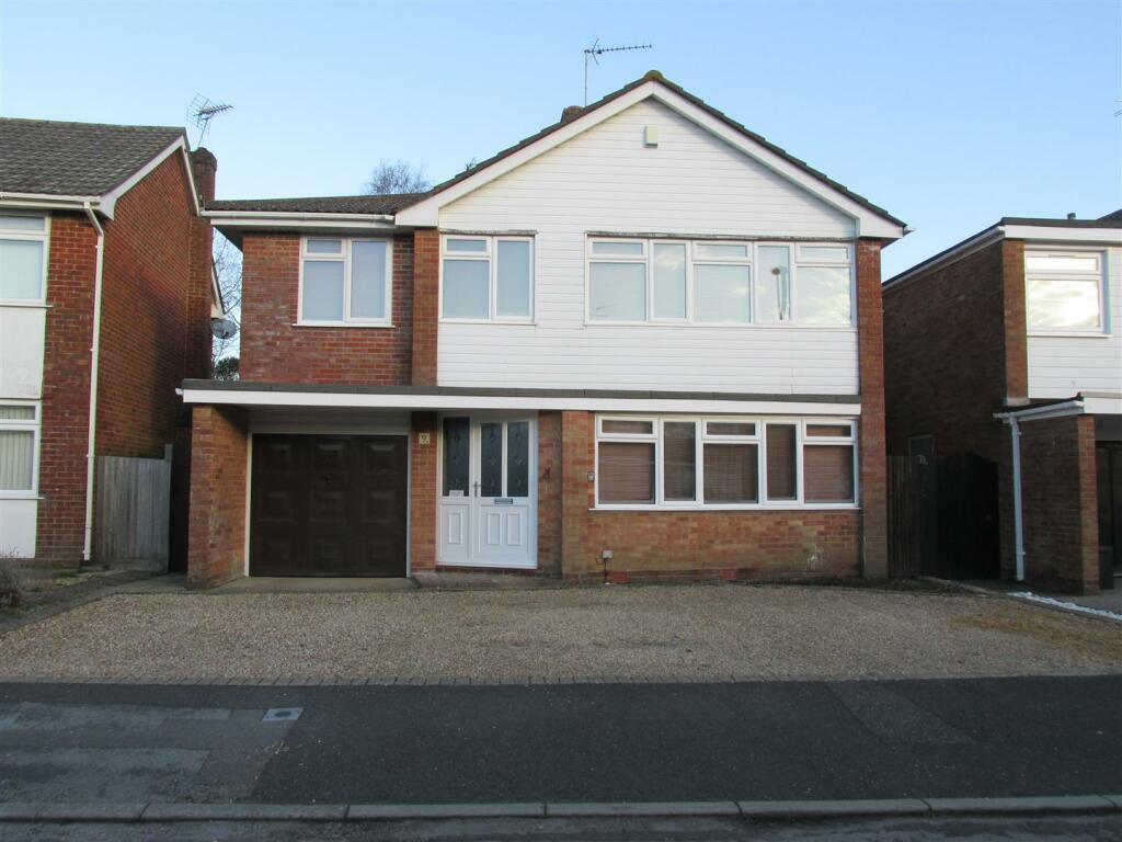 4 bedroom detached house for sale in Matlock Road, Ferndown, BH22