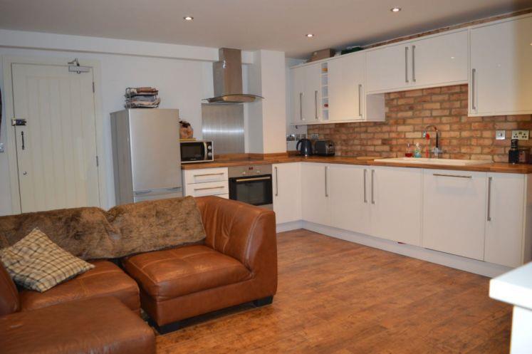 Main image of property: 75 High Street